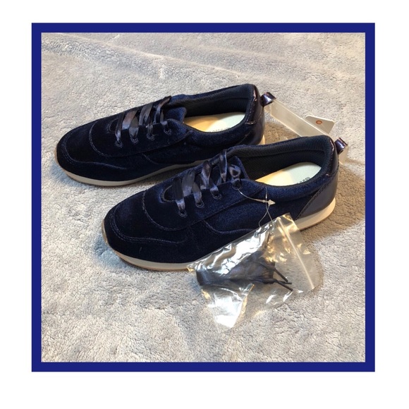 Gymboree Other - Gymboree Velvet Navy Blue Sneakers Girls Size 3